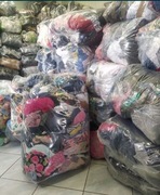 Pakiet Odzieży L-XL 10–25 szt. | Ubrania do Dalszej Sprzedaży | Damski Mix