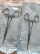 Kleszcze zagięte sterylne do piercingu 