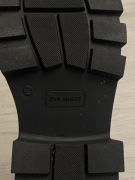 Botki czarne Eva Minge ze złotym łańcuszkiem 