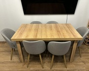 Stół z kompletem krzeseł 