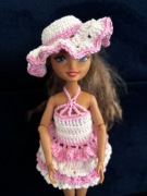 Ręcznie robiona sukienka i kapelusz na szydełku  lalka Barbie Dream Besties