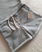 Komplet dresóweczka szara z drewnianymi guziczkami