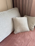 Kanapa Solferina z funkcją spania + pojemnik – nowoczesna