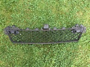 Gril zderzaka W204lift lekko uszkodzona kratka