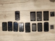 Zestaw 12 smartfonów – stan nieznany, na części / do naprawy