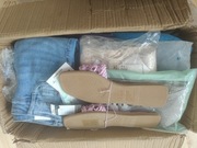 Karton nowych ubrań z metkami bershka, itp