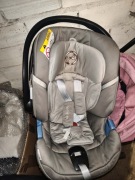 Sprzedam wózek 3w1 plus baza do auta