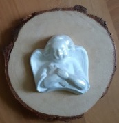 Figurka anioła zrobiona ręcznie na drewnie