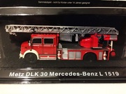 Wozy strażackie METZ DLK 30 MERCEDES - BENZ L 1519