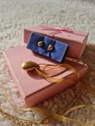 Złota biżuteria kolczyki i naszyjnik kryształki zestaw hipoalergiczny łezka