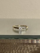 Pierścionek zaręczynowy z żółtego złota z diamentem laboratoryjnym r17