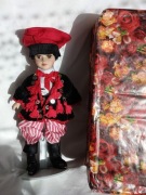 Chłopiec w stroju regionalnym- figurka