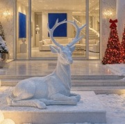 FIGURKA OGRODOWA - DUŻY LEŻĄCY JELEŃ DESIGN biały