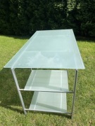 Biurko ze szklanym blatem