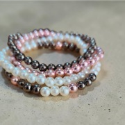 Delikatne i kobiece bransoletki – komplet 4 szt.