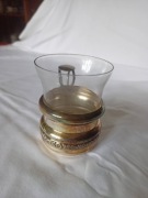 Szklanka z metalowym uchwytem 