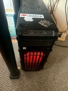 Komputer gamingowy w zestawie (mysz monitor klawiatura itp.)