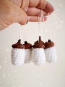 białe nietłukące bombki żołędzie, naturalne ozdoby na choinkę