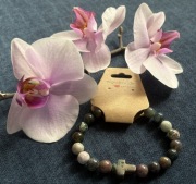 Bransoletka zielona krzyżyk krzyż prezent I Komunia Dzień Matki