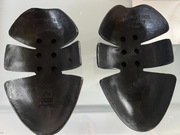 Elastyczne ochraniacze kolan uniwersalne do spodni motocyklowych para.