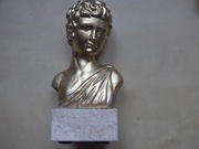 Popiersie Venus z kamienia na marmurze