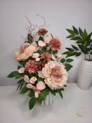 Stroik kolory miedzi brązu i różu.