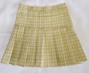 Plisowana spódnica ze spodenkami w kratę 32/34