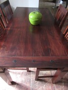Stol drewniany z 4 krzeslami i 2 dostawki na 12  osob
