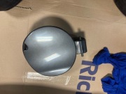 Klapka wlewu peugeot 208.  9818403080