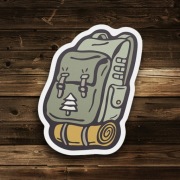 Plecak podróżnika - turystyczna naklejka górska 4,5x6 cm