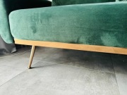 Piękna zielona sofa do salonu