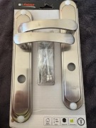 klamka wewnętrzna srebrna na długim szyldzie