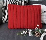 Czerwona poduszka dekoracyjna w poszewce z dzianiny 40 x 30 cm