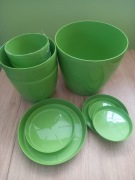 Zestaw 5 doniczek plastikowych z podstawkami