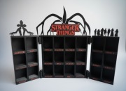 Półka na figurki Stranger Things organizer Kinder Joy