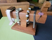 Stojak ekspozytor na zegarki bransoletki drewno Bangkirai olejowany C