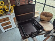 stara walizka po maszynie do pisania PRL