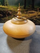 Ręcznie toczona drewniana szkatułka z klonu i orzecha | Handmade