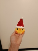 Pluszowa kaczka z czapką mikołaja 