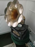 Gramofon stylizowany na stary