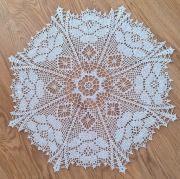 Okrągła serweta na szydełku rozm 76 cm rękodzieło 