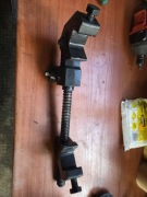 Klucz do naciągania gąsienic forwardera 