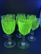 Zestaw kieliszków ze szkła uranowego – 8 szt., vintage, fluorescencja UV