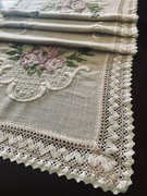 JASNY BEŻ BIEŻNIK Z RĘCZNYM WYPUKŁYM HAFTEM KWIATOWYM