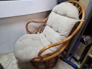 Fotel wypoczynkowy bujany obrotowy z Ratanu z poduszką