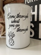 Ozdobna puszka z ananasem