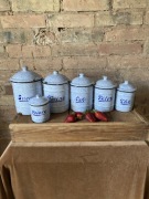 Zestaw sześciu antycznych francuskich puszek w emalii