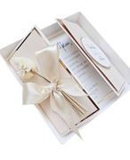 Kartka w pudełku Urodziny Chrzest Chrzciny Komunia boho beż beżowa kwiaty 