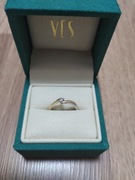 Pierścionek z dwukolorowego złota z diamentem 