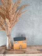 Drewniany domek musztardowy dekoracja